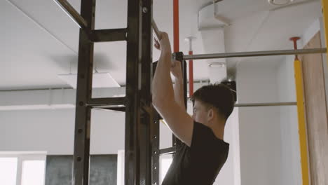 A-Fitness-Young-Male-Does-Pull-Ups-In-The-Gym