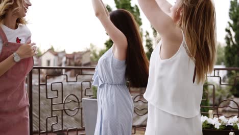 Young-Women-Dance-Happily-On-The-Balcony