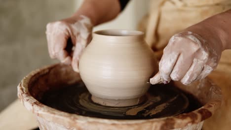 The-Female-Potter-Cuts-The-Base-Of-The-Vase-With-A-Fishing-Line-And-Split-The-Vase-Into-Two-Half
