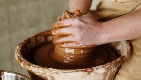 Spinning-Pottery-Wheel-Close-Up-3