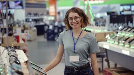 Positive-Female-Seller-Or-Shop-Assistant-Portrait-In-Supermarket-Store-3