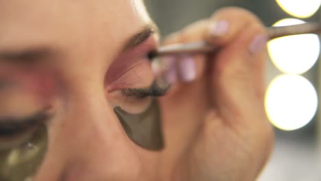 Make-Up-Artist-Applying-Eye-Shadow-To-Model's-Eye