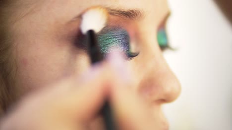 Eye-Makeup-Woman-Spreads-The-Eyeshadow-With-Brush