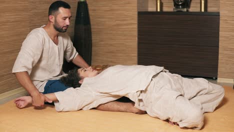 Traditionelle-Thai-Massage-1