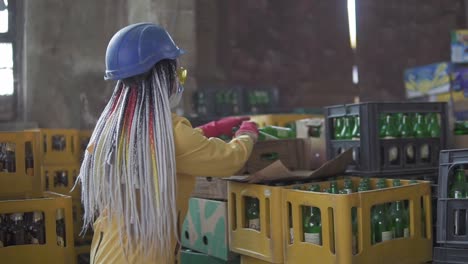 Woman-Worker-Controls-The-Recycle-Waste-Separation-Of-Recyclable-Waste-Plants