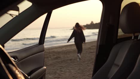 Woman-In-Motion-Of-Relax-Running-From-Car-Through-The-Sea-Beach,-Feel-Exciting-On-Sea-Beach