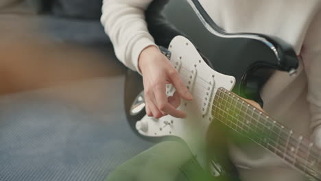 The-Hands-Of-An-Unrecognizable-Woman-Learning-To-Play-The-Electric-Guitar-1