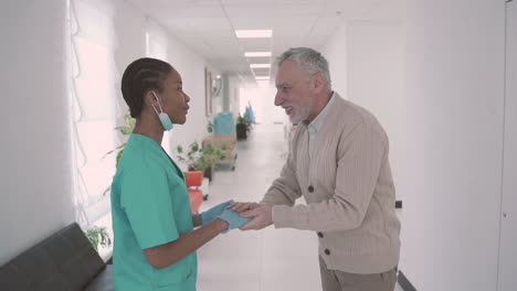 An-Old-Man-With-A-Beard-And-Gray-Hair-Thanks-For-The-Care-Provided-To-A-Young-Female-Doctor-In-The-Hospital