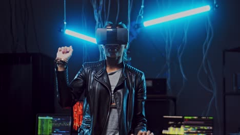 Young-Woman-In-Vr-Glasses-Scrolling-And-Tapping-In-The-Air-With-Her-Hands-While-Having-Vr-Headset-In-The-Dark-Room-With-Neon-Lights,-Wires-And-Computers