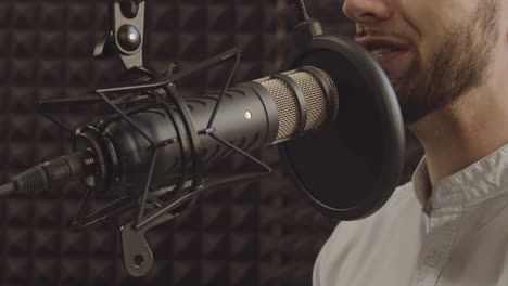 Close-Up-Of-A-Microphone-In-The-Recording-Studio-1