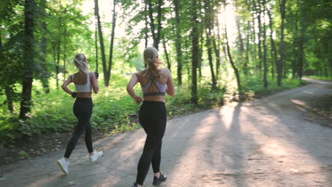 Pretty-Blonde-Girls-Running-In-The-Park-In-A-Sunny-Day