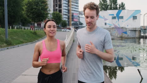Happy-Couple-Running-Together-In-The-City-While-Talking-To-Each-Other-1