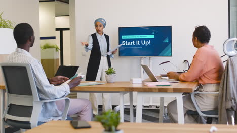 Muslim-Business-Woman-Making-A-Presentation-In-The-Office