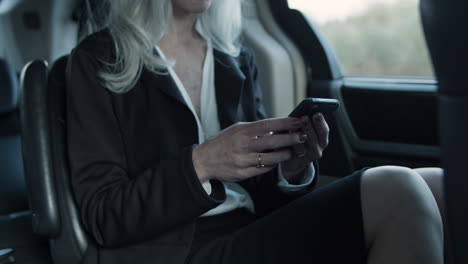 Close-Up-Of-Businesswoman's-Hands-Holding-Smartphone