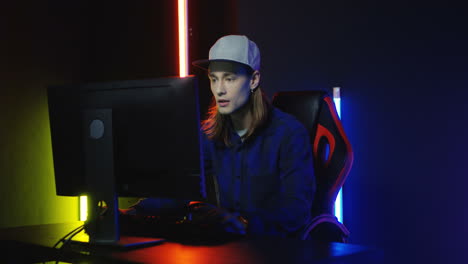 Close-Up-View-Of-Young-Man-Wearing-Cap-And-Playing-A-Game-On-The-Computer-And-Annoyed-By-Losing-2