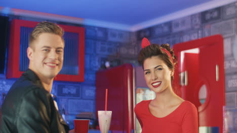 Smiling-Couple-In-An-American-Diner