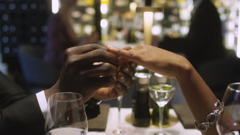 Marriage-Proposal-At-An-Elegant-Restaurant