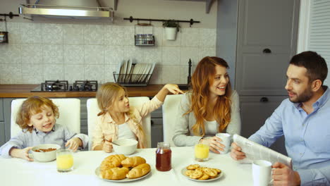 Lovely-Family-In-The-Kitchen