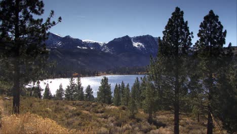 Picturesque-June-Lake,-High-Sierra,-California,-Usa