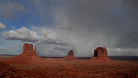 Time-Lapse-Clouds-Cross-Monument-Valley-National-Monument-In-Utah