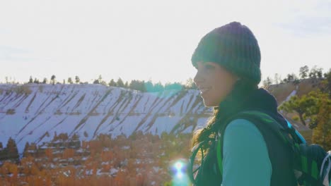 Mädchen-Frau-Wandern-Mit-Roten-Felsen-Und-Schnee-In-Der-Nähe-Von-Bryce-Canyon-Im-Süden-Von-Utah-2