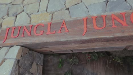 Una-Vista-De-La-Entrada-De-Piedra-De-Jungle-Park-Palma,-Mallorca-España