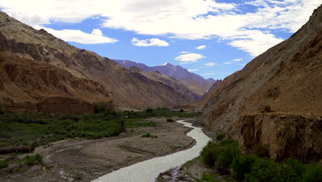 Steady-shot-of-a-tiny-river-in-the-mountains,-shrank-on-the-dry-season,-as-consequences-of-global-warming