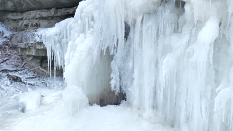 Beautiful-pan-of-frozen-waterfall,-Winter-landscape-concept