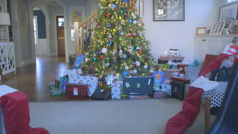 Christmas-presents-sitting-under-the-Christmas-tree-on-Christmas-morning