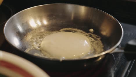 Pancake-Batter-Slowly-Rising-In-A-Hot-Frying-Pan---Close-Up-Shot