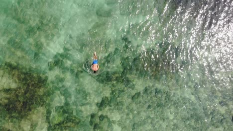Panama-in-February-drone-shoots-Contadora-Island-swimming-in-between-fishes-capture-with-a-drone-1