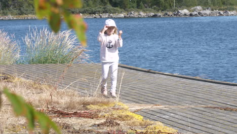 Four-year-old-girl-walking-on-a-pier-in-the-Stockholm-archipelago