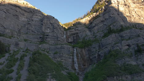 Wide-Shot-of-Bridal-Veil-Falls-at-sunset-near-Salt-Lake-City-in-the-Provo-Canyon-in-Utah