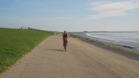 Cycling-in-Friesland-the-Netherlands-along-the-waters-edge