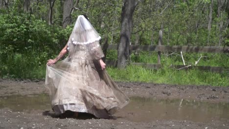 A-muddy-bride-spinning-around-and-having-fun-in-the-mud