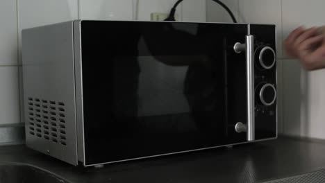 Setting-wattage-on-microwave-to-700w---wideshot