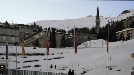 St-Moritz-Resort-Suiza-Cubierto-De-Nieve