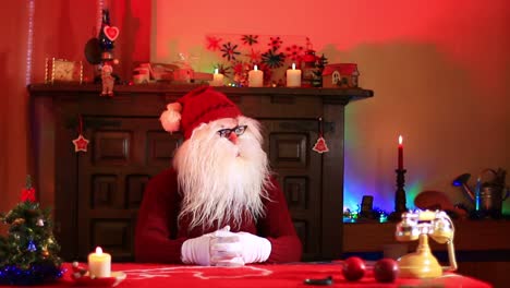Santa-Claus-Answers-A-Call-On-A-Vintage-Phone