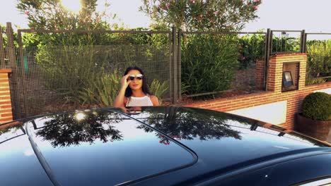 Woman-getting-out-of-the-car-and-takes-off-her-sunglasses
