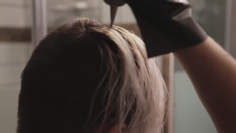 Applying-Hair-Bleach-At-The-Middle-Section-Of-The-Head---Close-Up-Shot