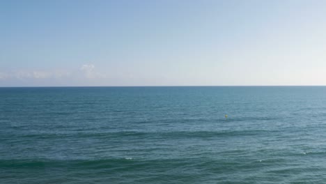 Horizon-of-the-blue-ocean-in-sitgest-4K