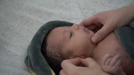 Cleaning-ear-of-baby-after-the-first-bath-in-hospital