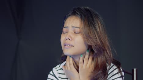 Teenage-north-east-indian-girl-crying-over-a-harsh-breakup-alone,-closeup