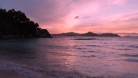 Schöner-Sonnenuntergang-Auf-La-Digue,-Einer-Insel-Der-Seychellen-2