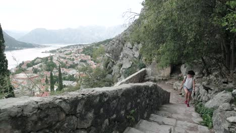 Hermosa-Bahía-De-Kotor-En-Montenegro-Durante-Una-Puesta-De-Sol-En-Los-Balcanes-1