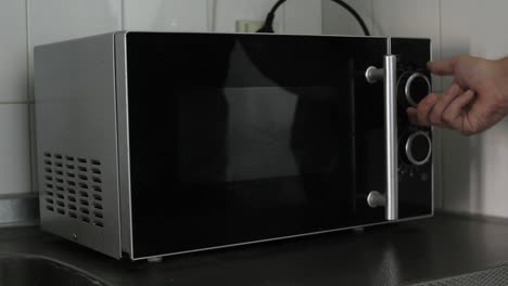 Setting-wattage-on-microwave-to-280w---wideshot