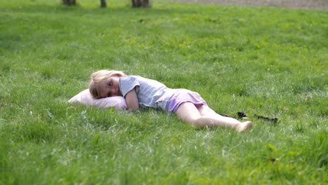 Cute-summer-girl-lying-in-green-grass
