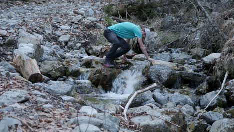 Hiker-drinking-from-the-river-stream