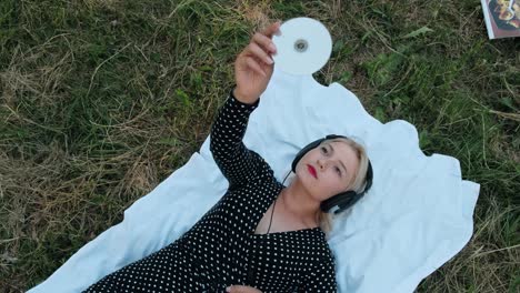 Beautiful-girl-lying-on-the-grass-and-listening-to-music