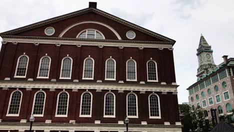Blick-Auf-Boston-Faneuil-Hall-Marketplace-Mit-Custom-House-Tower